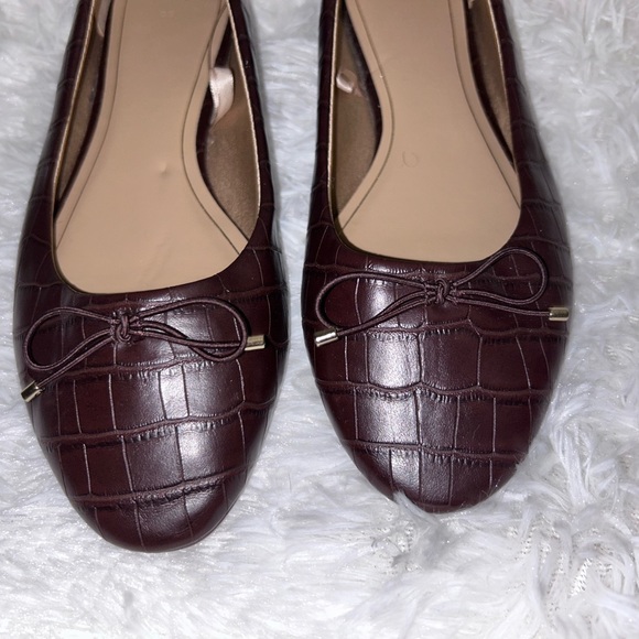 H&M FLATS - Picture 2 of 4